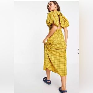 Midaxi dress with puff sleeves